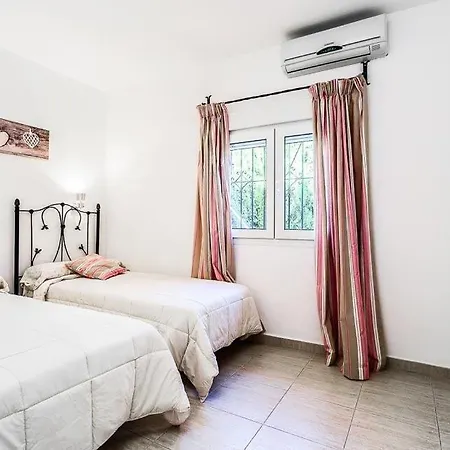 Benamara Sleeps 6 Pool Air Con Wifi Villa