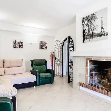 Benamara Sleeps 6 Pool Air Con Wifi *